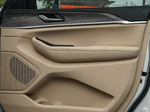 New 2025 Jeep Grand Cherokee Limited image 9