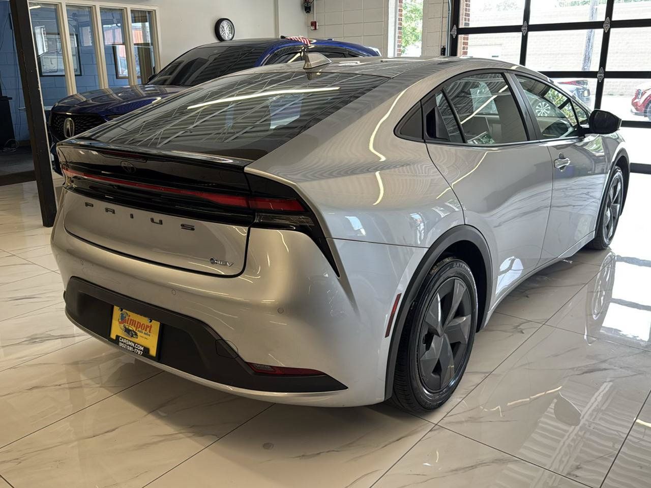 Used 2024 Toyota Prius LE FWD image 4