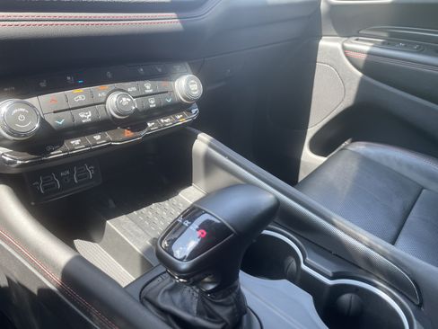 Used 2025 Dodge Durango GT AWD/4WD image 25