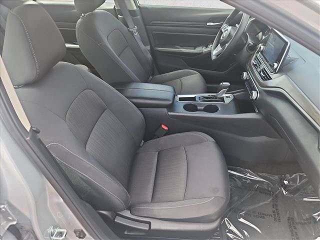 Used 2025 Nissan Altima 2.5 SV FWD image 19