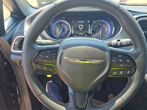 Used 2022 Chrysler Pacifica Touring AWD/4WD image 5