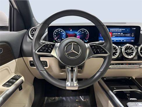 Used 2025 Mercedes-Benz GLA 250 4MATIC image 17