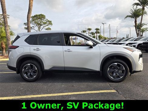 Used 2024 Nissan Rogue SV image 8