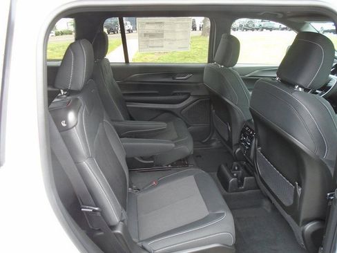 New 2025 Jeep Grand Cherokee L Laredo w/ Luxury Tech Group I image 10