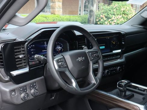 Used 2023 Chevrolet Silverado 1500 LT Trail Boss w/ Convenience Package II AWD/4WD image 19