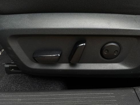 Used 2025 Nissan Rogue SV FWD image 11
