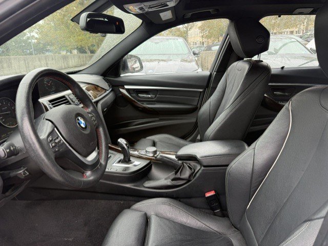 Used 2017 BMW 330i xDrive Wagon AWD/4WD image 3