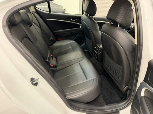 Used 2022 Genesis G70 2.0T image 43