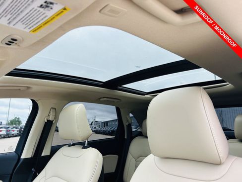 Used 2024 Ford Edge SEL w/ Convenience Package AWD/4WD image 4
