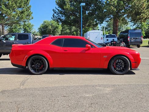 Used 2016 Dodge Challenger SRT RWD image 2