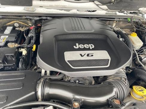 Used 2016 Jeep Wrangler Unlimited Sahara w/ Dual Top Group AWD/4WD image 20