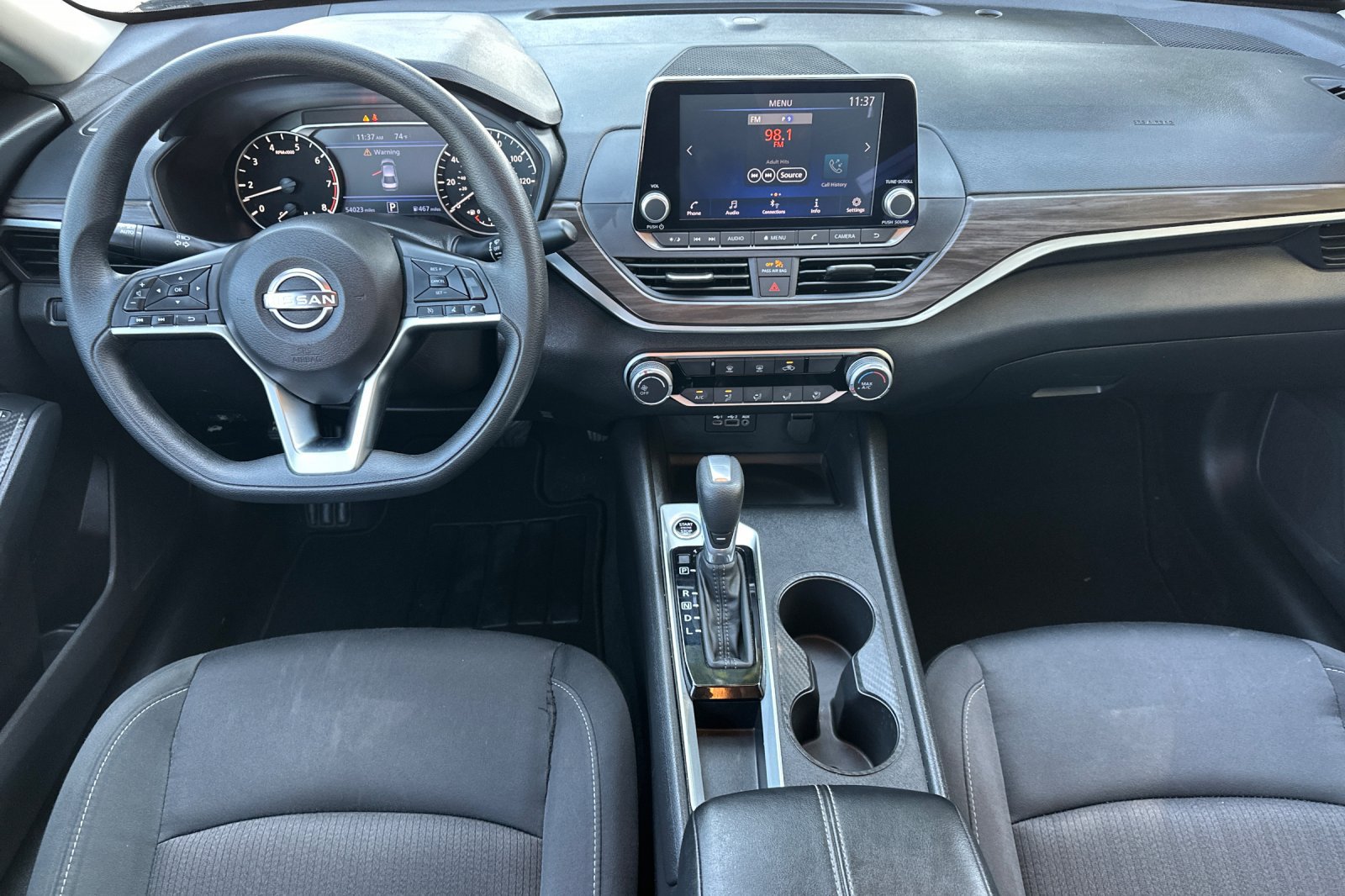 Used 2025 Nissan Altima 2.5 SV FWD image 13