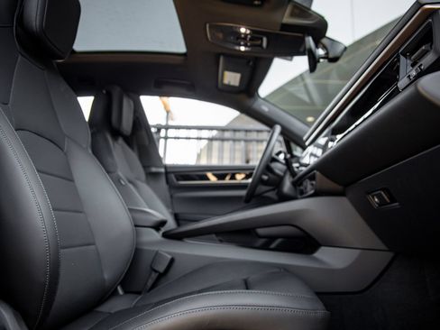 Certified 2025 Porsche Macan Electric RWD image 44
