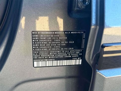 Used 2024 Volkswagen Tiguan SE R-Line image 10