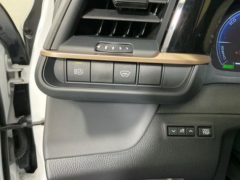 Used 2023 Toyota Crown Platinum image 23