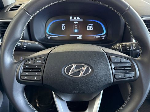 Used 2025 Hyundai Venue SEL FWD image 22
