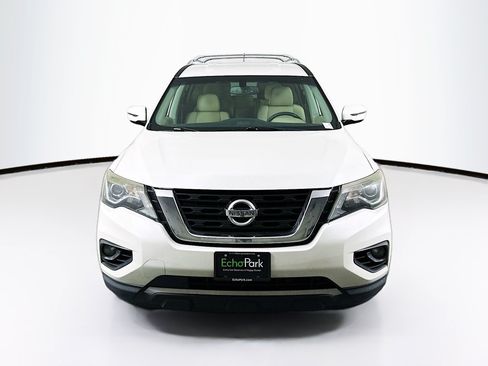 Used 2017 Nissan Pathfinder SV FWD image 2