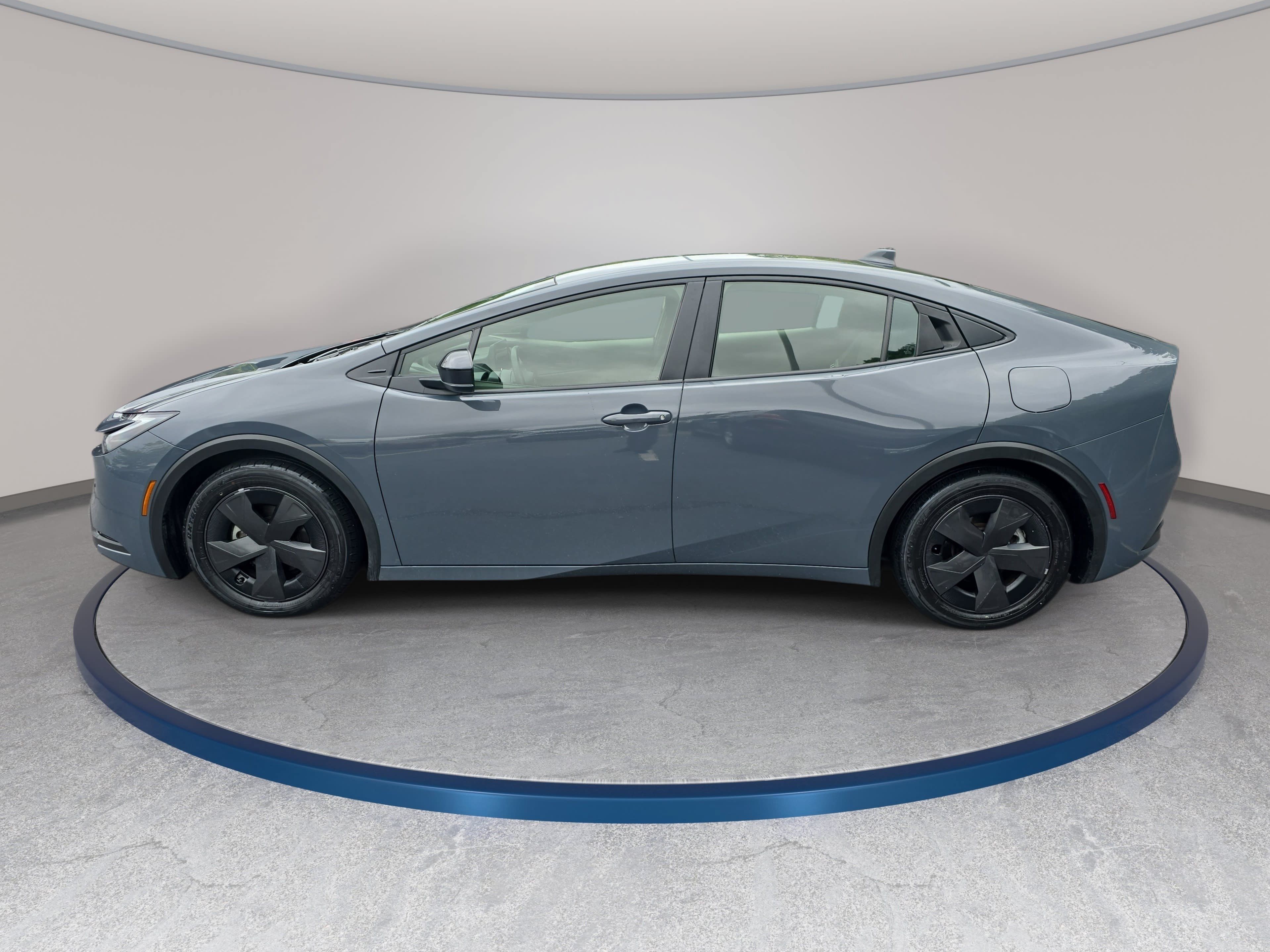 Used 2025 Toyota Prius LE FWD image 8