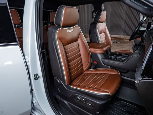 Used 2024 GMC Sierra 3500 Denali Ultimate image 29