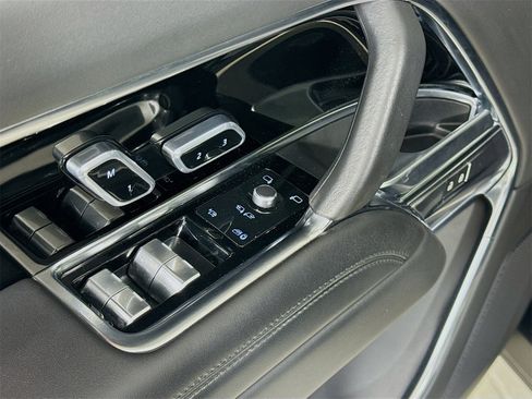 Used 2024 Land Rover Range Rover SE image 16