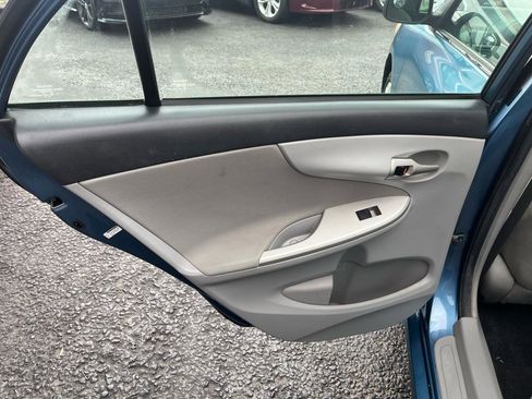 Used 2013 Toyota Corolla LE image 23