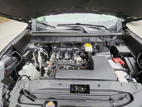 Used 2023 Nissan Pathfinder S image 33