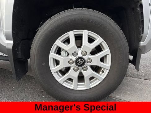 Used 2025 Toyota Tacoma SR5 AWD/4WD image 11