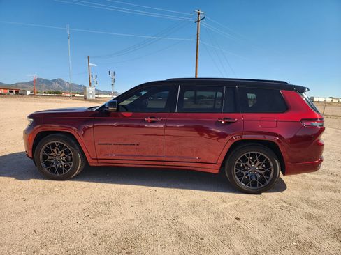Used 2025 Jeep Grand Cherokee L Summit w/ Obsidian Package AWD/4WD image 7
