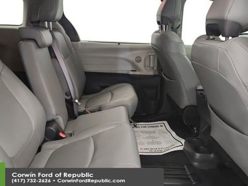 Used 2024 Toyota Sienna XLE image 27