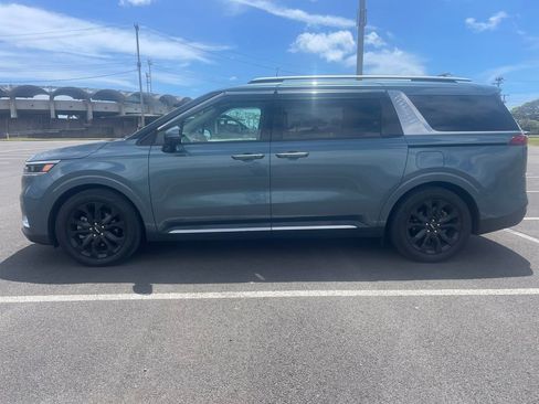Used 2024 Kia Carnival SX FWD image 3