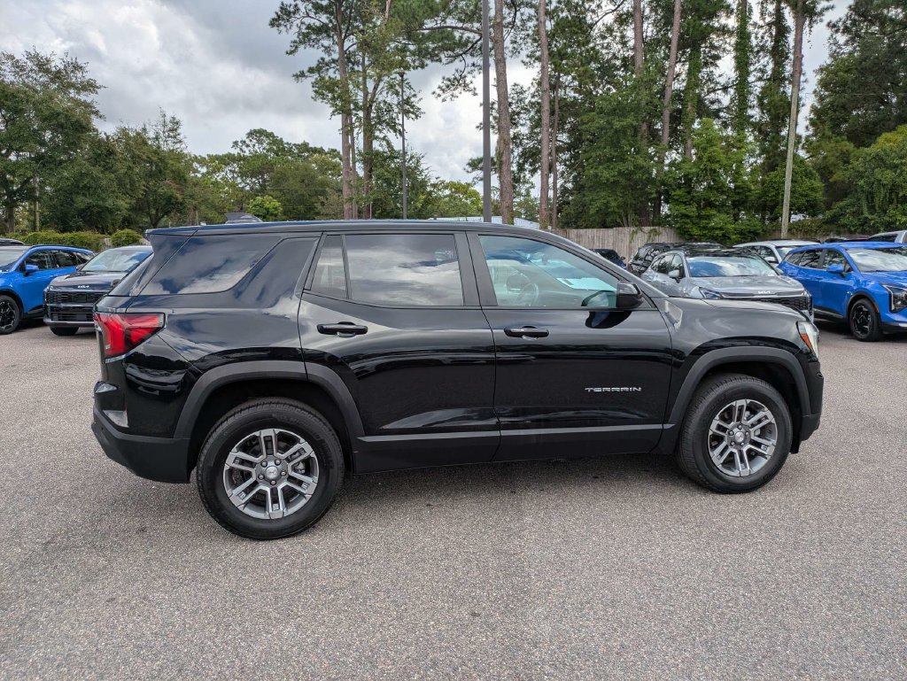 Used 2025 GMC Terrain Elevation AWD/4WD image 3