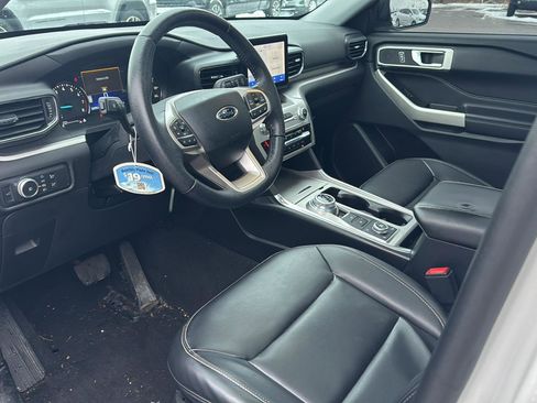 Used 2021 Ford Explorer XLT image 13