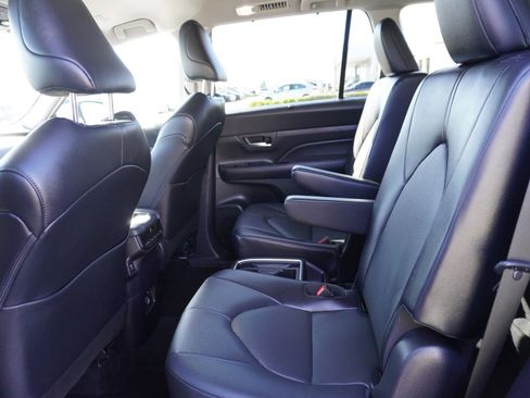 Used 2025 Toyota Grand Highlander AWD image 14
