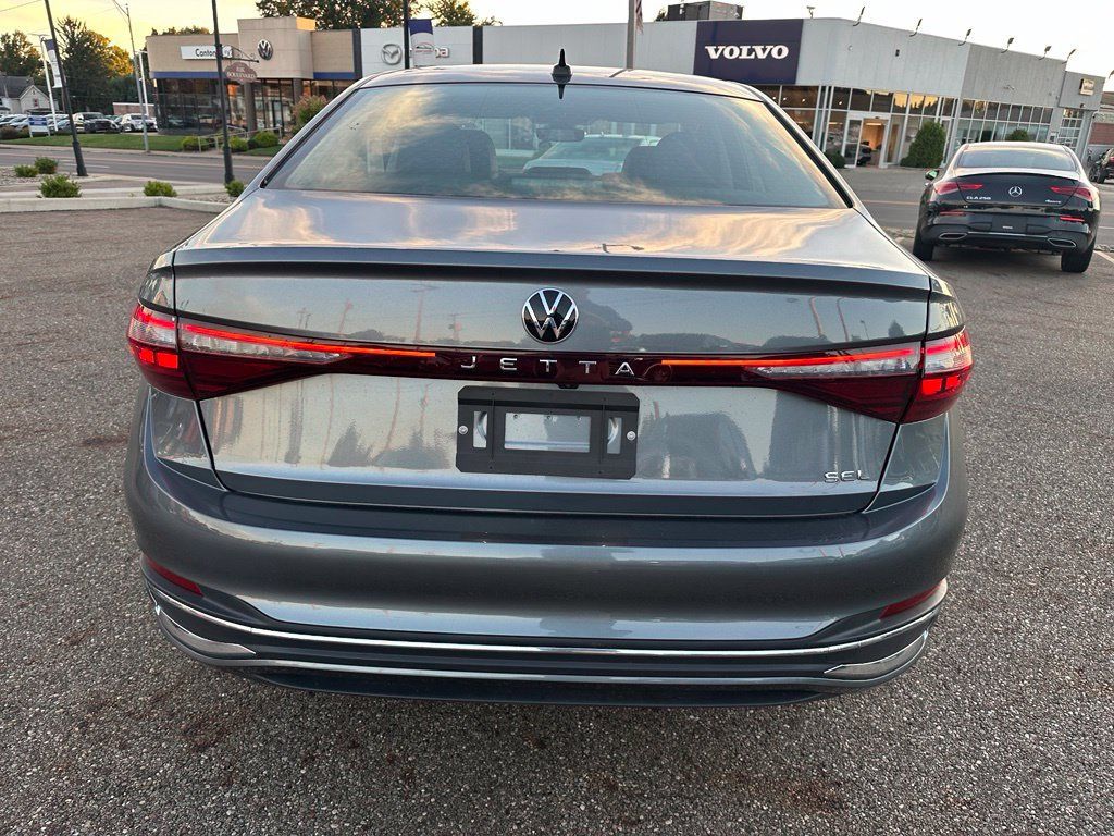 Used 2025 Volkswagen Jetta SEL FWD image 6