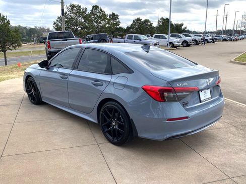 Used 2022 Honda Civic Sport image 4