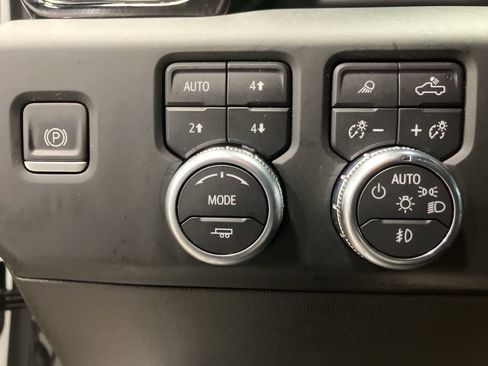 Used 2022 GMC Sierra 1500 AT4 w/ AT4 Premium Package image 18