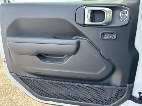 Used 2025 Jeep Wrangler Sport S image 18