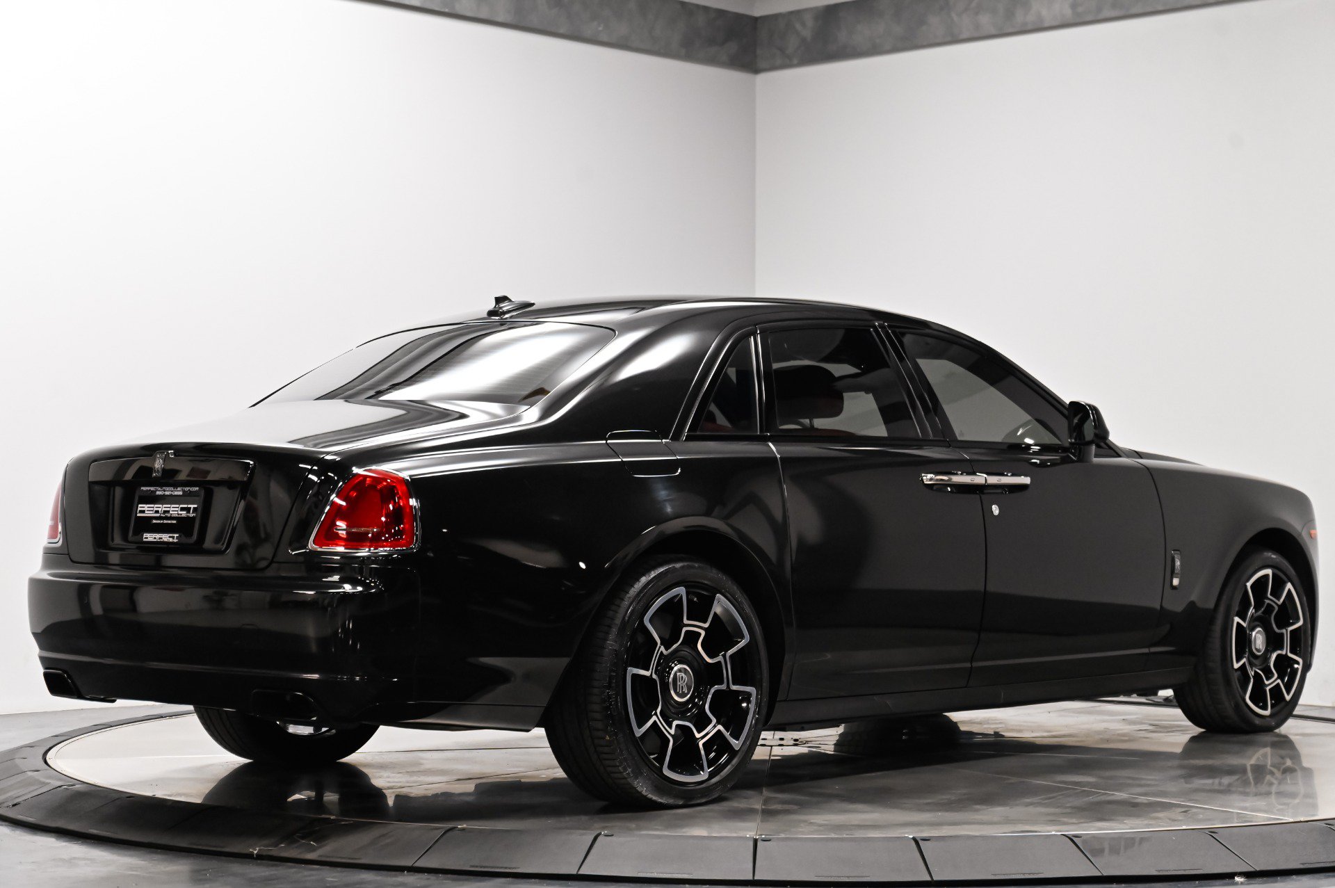 Used 2017 Rolls-Royce Ghost RWD image 37