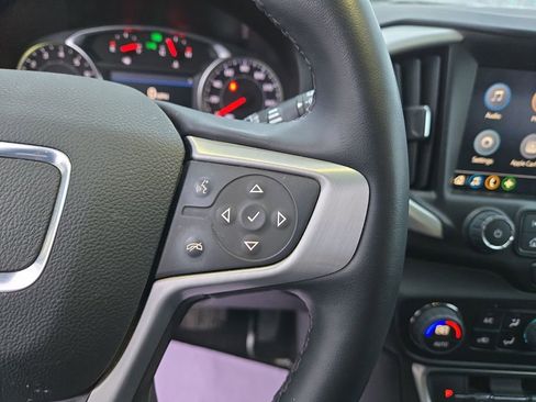 Used 2023 GMC Terrain SLT image 26