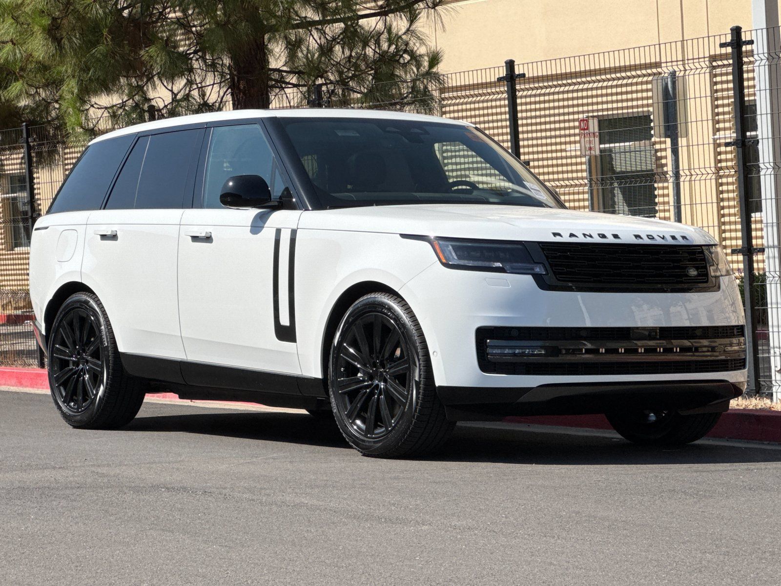 New 2026 Land Rover Range Rover SE AWD/4WD image 8