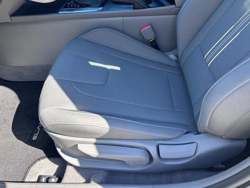 New 2025 Hyundai Elantra Sport FWD image 17
