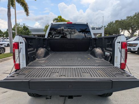 Used 2019 Ford F250 Lariat w/ Lariat Ultimate Package AWD/4WD image 14