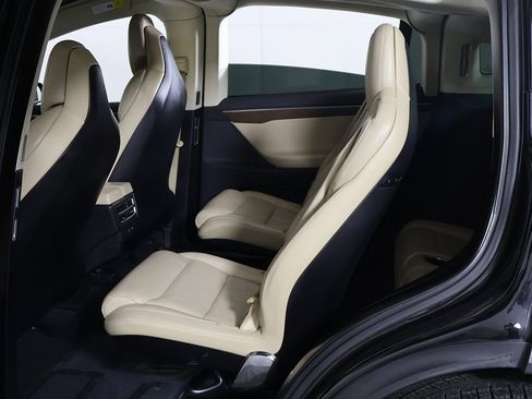 Used 2017 Tesla Model X 75D image 27