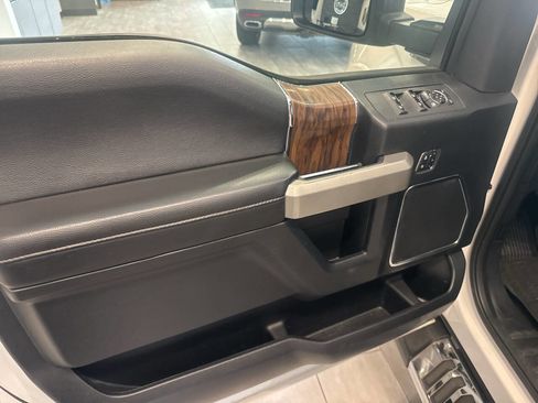Used 2018 Ford F150 Lariat w/ Equipment Group 502A Luxury AWD/4WD image 30