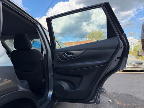 Used 2016 Nissan Rogue S image 32