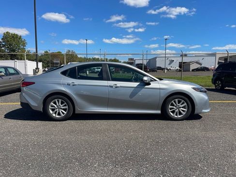Used 2025 Toyota Camry LE FWD image 6