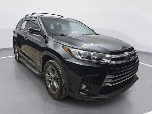 Used 2019 Toyota Highlander Limited FWD image 2