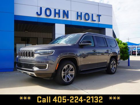 Used 2024 Jeep Wagoneer Series II w/ Flexible Seating Group RWD image 1