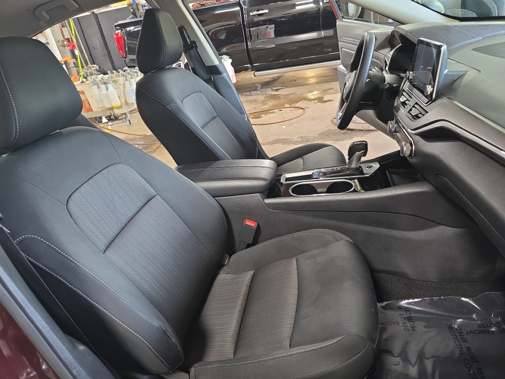 Used 2024 Nissan Altima 2.5 SV FWD image 10