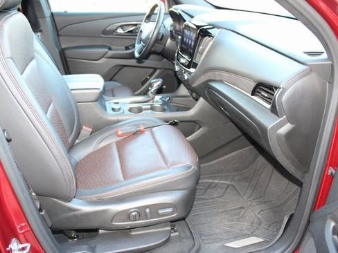 Used 2023 Chevrolet Traverse High Country image 18